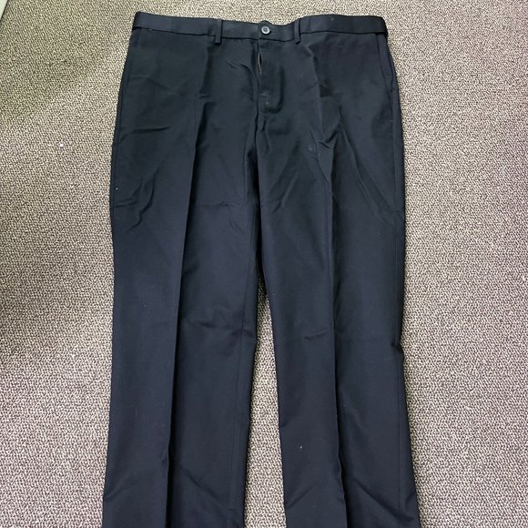 Mens Haggar Classic Fit Khaki Trousers Size 44W - Picture 1 of 5